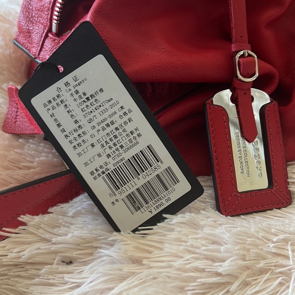 Medium size red crossbody bag. - Picture 4 of 5